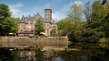  uitvaart gezien vanaf de vijverkant